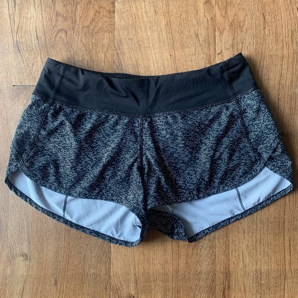 Lululemon Speed Short 2.5 inseam sz 4 black dot